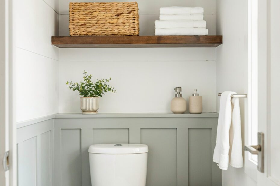 Small Bathroom Decor Ideas to Make It Look Larger | Budget-Friendly Tips for Tiny Spaces