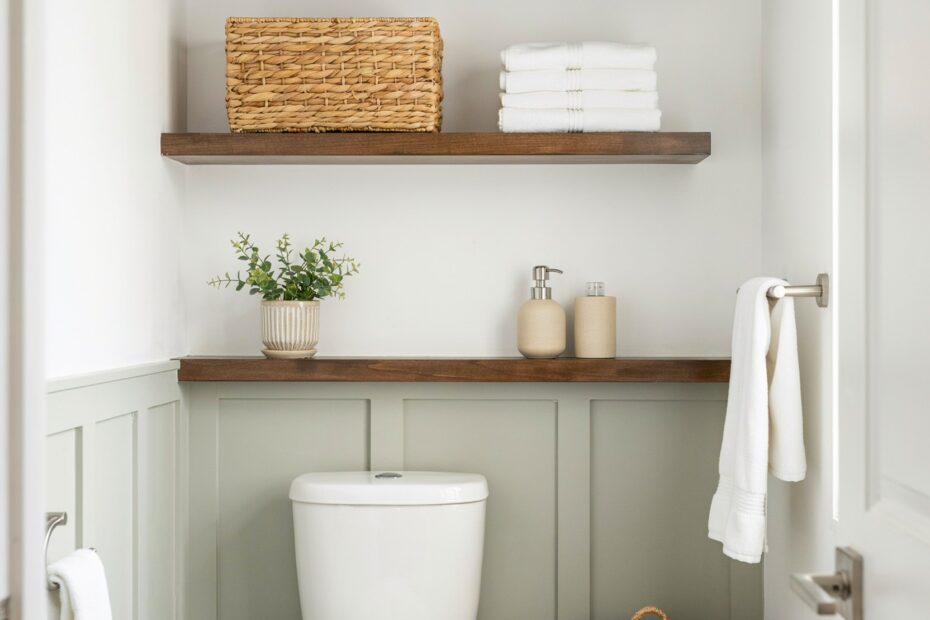 Small Bathroom Decor Ideas | Make a Tiny Bathroom Look Larger | Budget-Friendly Tips