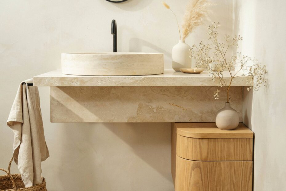 Pedestal Sink Bathroom Ideas for Small Half Baths | Stylish and Space-Saving